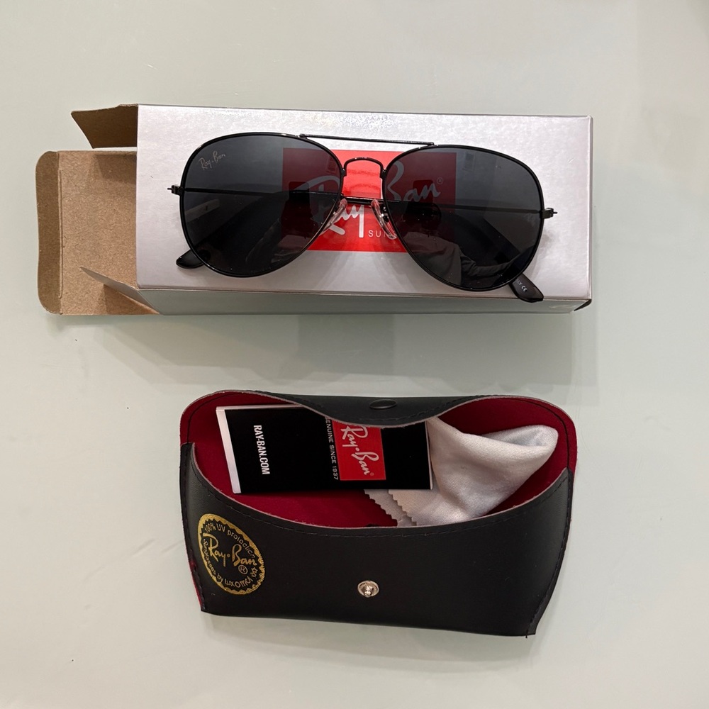 Ray-Ban Dark Aviator Sunglasses with Case